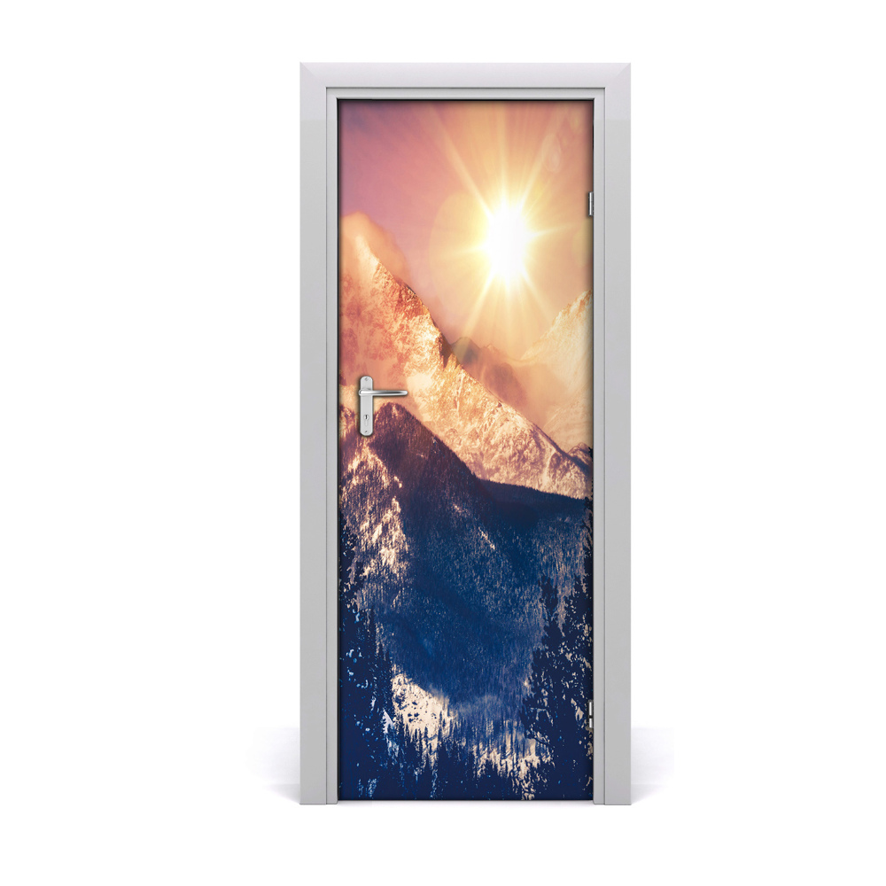 Ajtóposzter öntapadós Nap a hegyek és az erdő felett