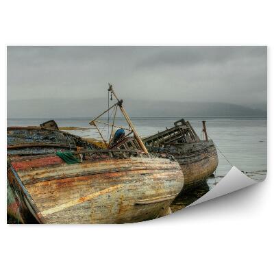 Öntapadós fotótapéta Roncsok régi csónakok víz felhős ég