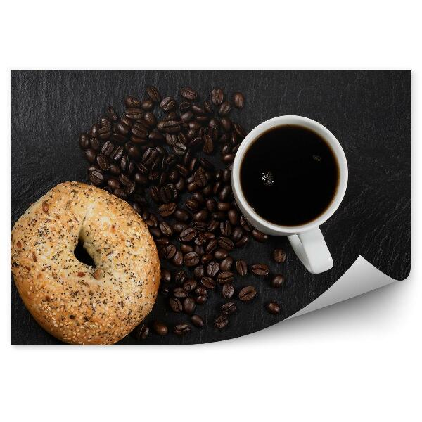 Kép Tapéta Bögre fekete kávé szétszórt bagel bab sötét háttér előtt