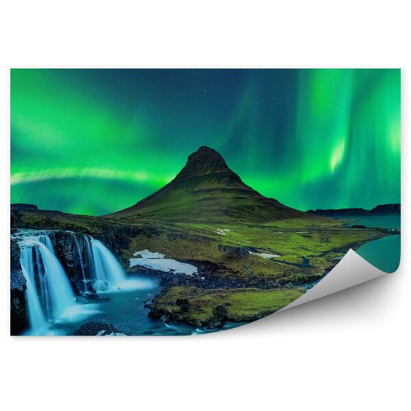Fotó poszter tapéta Zöld fények a hegy felett kis vízesésekkel