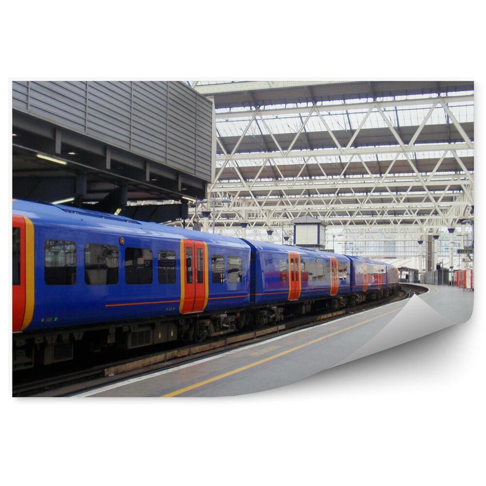 Fotótapéta Nagy fényes vasútállomás kék vonattal