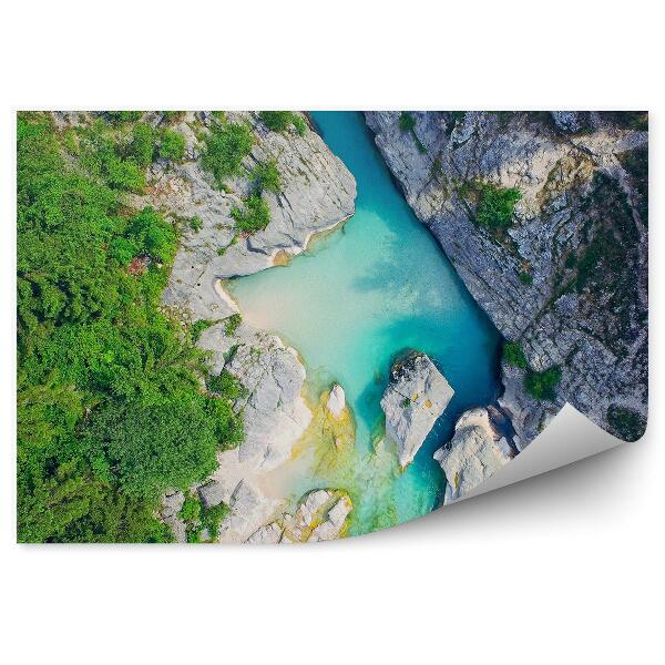 Öntapadós fotótapéta madártávlatból karácsonyfák kék folyó sziklák