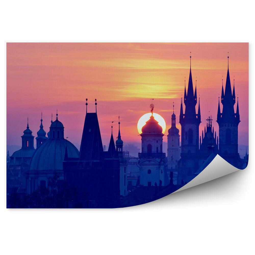 Fotótapéta Napkorong a prágai régi templom tornyai között