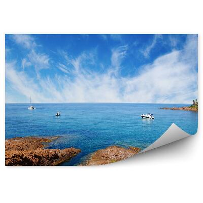 Fotótapéta Sziklás part csónakokkal az öbölben