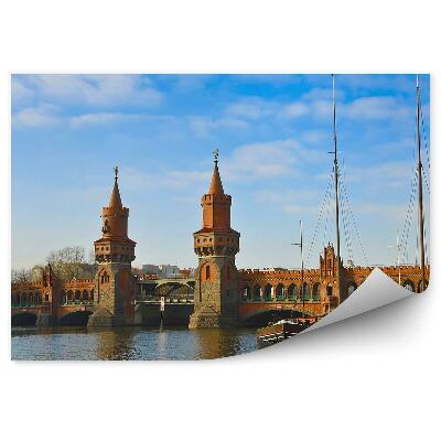 Poszter tapéta Berlini híd, Szprawa folyó, égbolt, felhők, csónakok