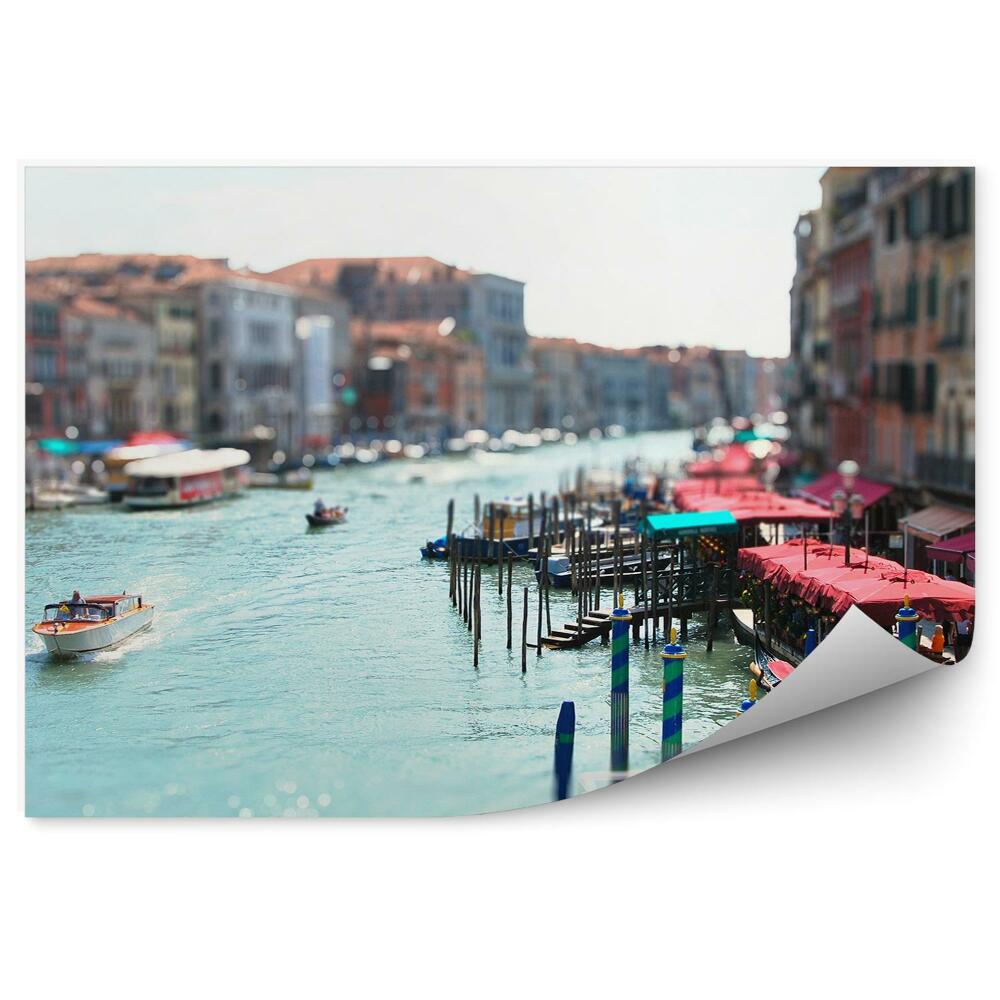 Fali poszter tapéta Homályos fotó Olaszország városáról, csónakokról, turistákról