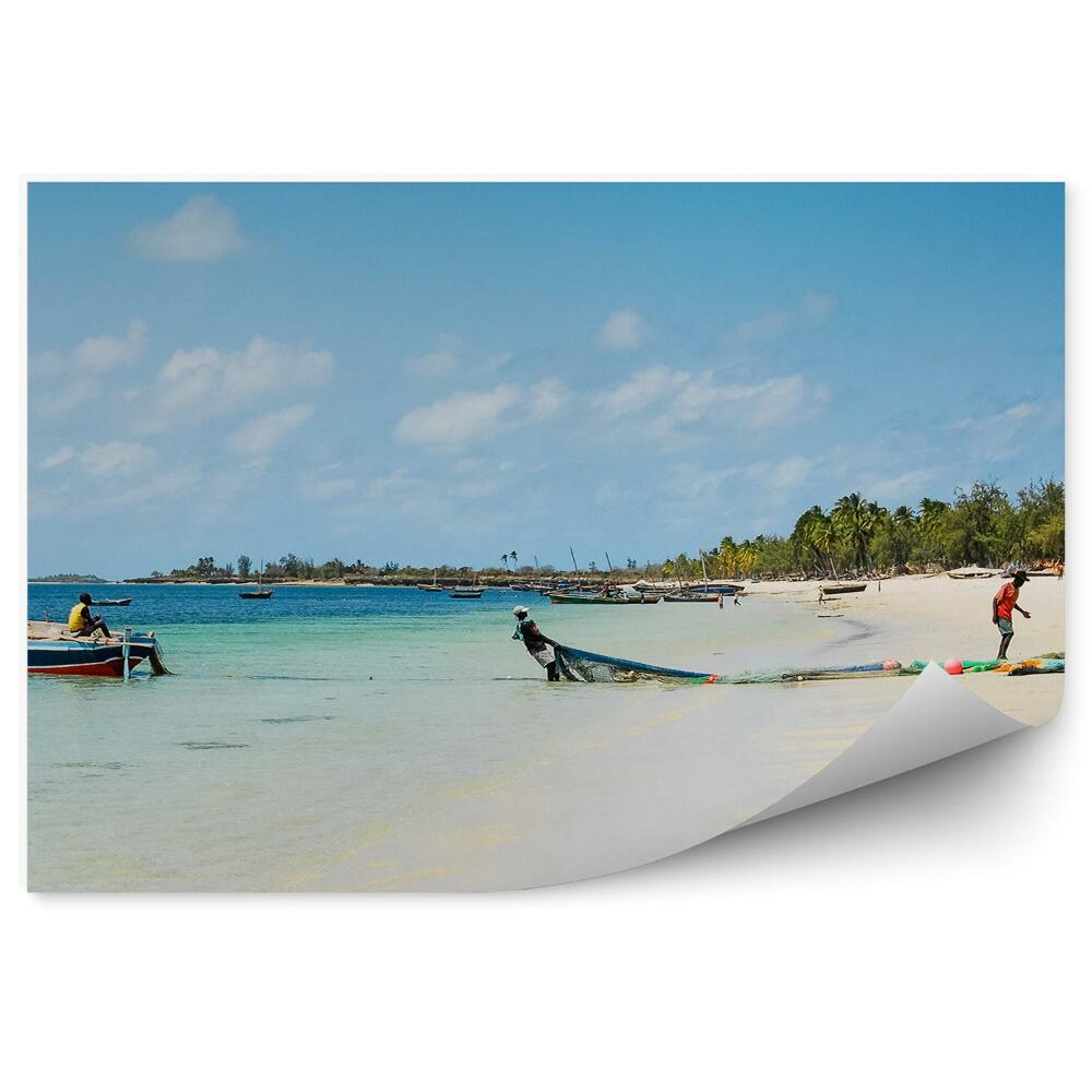 Öntapadós fotótapéta falra Hálózati csónakok emberek pálmafák óceán tengerpart ég felhők