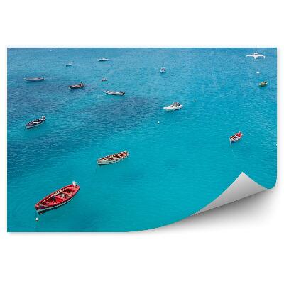 Poszter tapéta Színes csónakok a sziget kék vizében