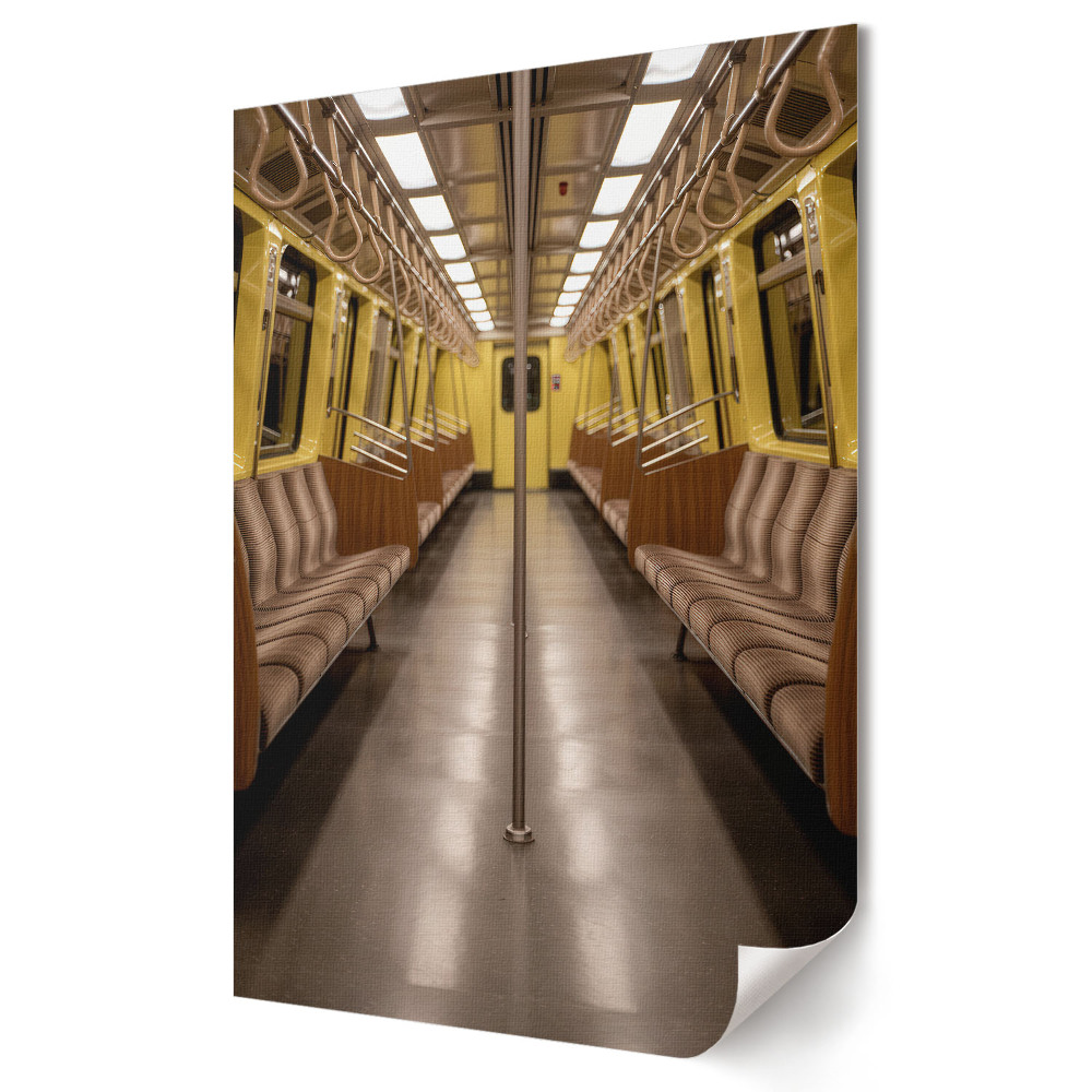 Fali poszter Egy üres metrókocsi meleg színekben