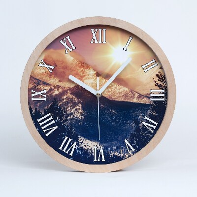 Fából készült óra Nap a hegyek felett
