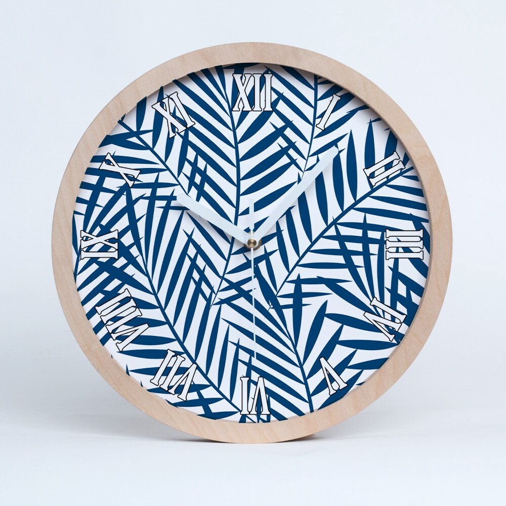 Fából készült óra pálmalevelek