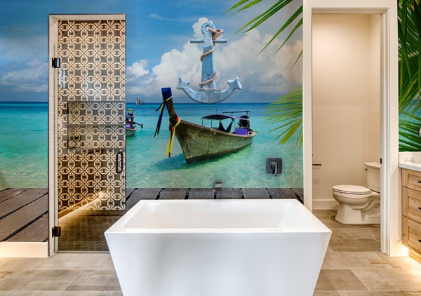 Jó ötlet a tapéta a fürdőszobában? Gyakorlati tippek és inspiráció