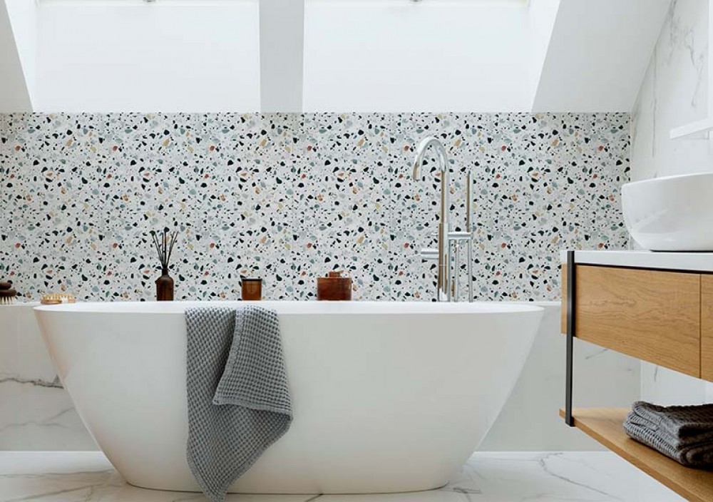 Hogyan kell díszíteni a fürdőszobát egy lakótömbben